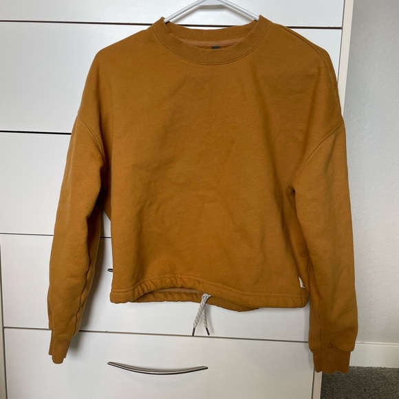 vuori restore crew pullover